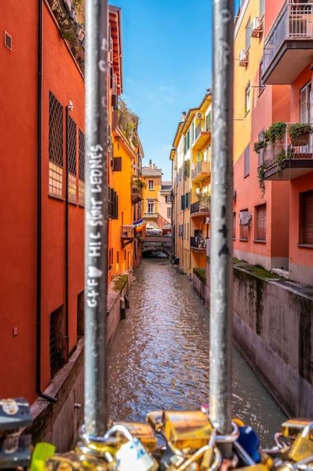 Апартаменты Sotto Le Due Torri 5* Болонья Экстерьер фото