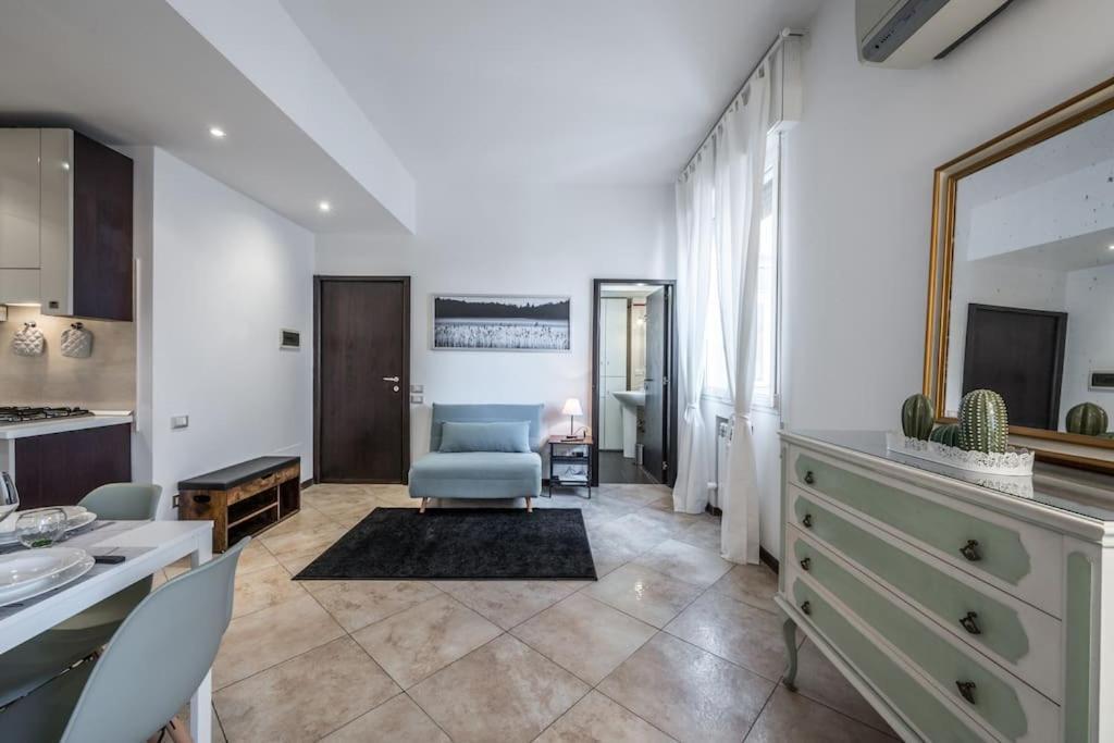 Апартаменты Sotto Le Due Torri 5* Болонья Экстерьер фото