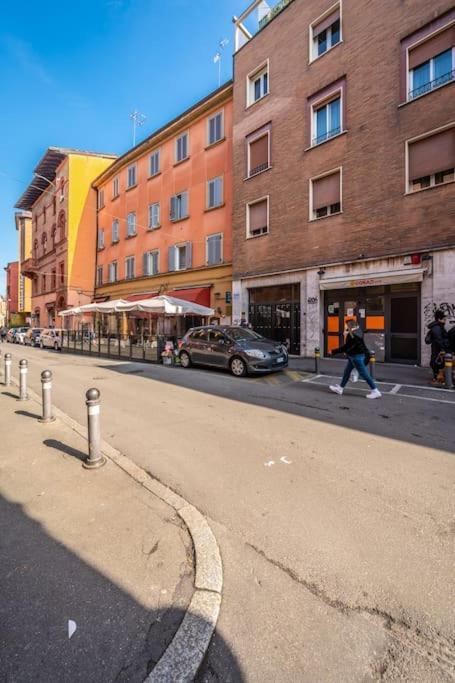 Апартаменты Sotto Le Due Torri 5* Болонья Экстерьер фото