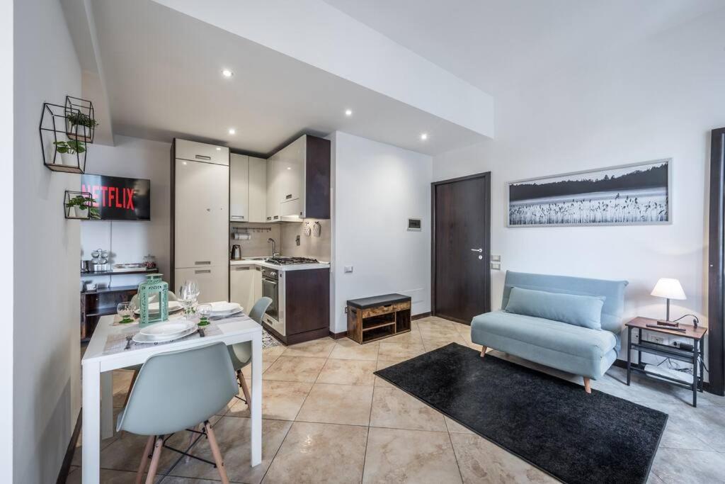 Апартаменты Sotto Le Due Torri 5* Болонья Экстерьер фото
