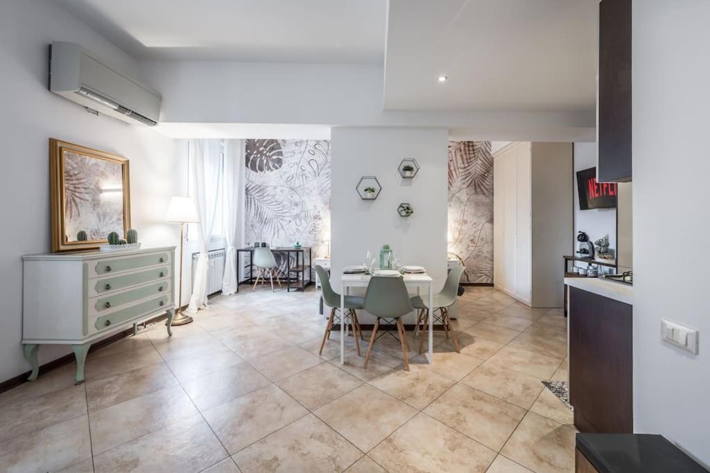 Апартаменты Sotto Le Due Torri 5* Болонья Экстерьер фото