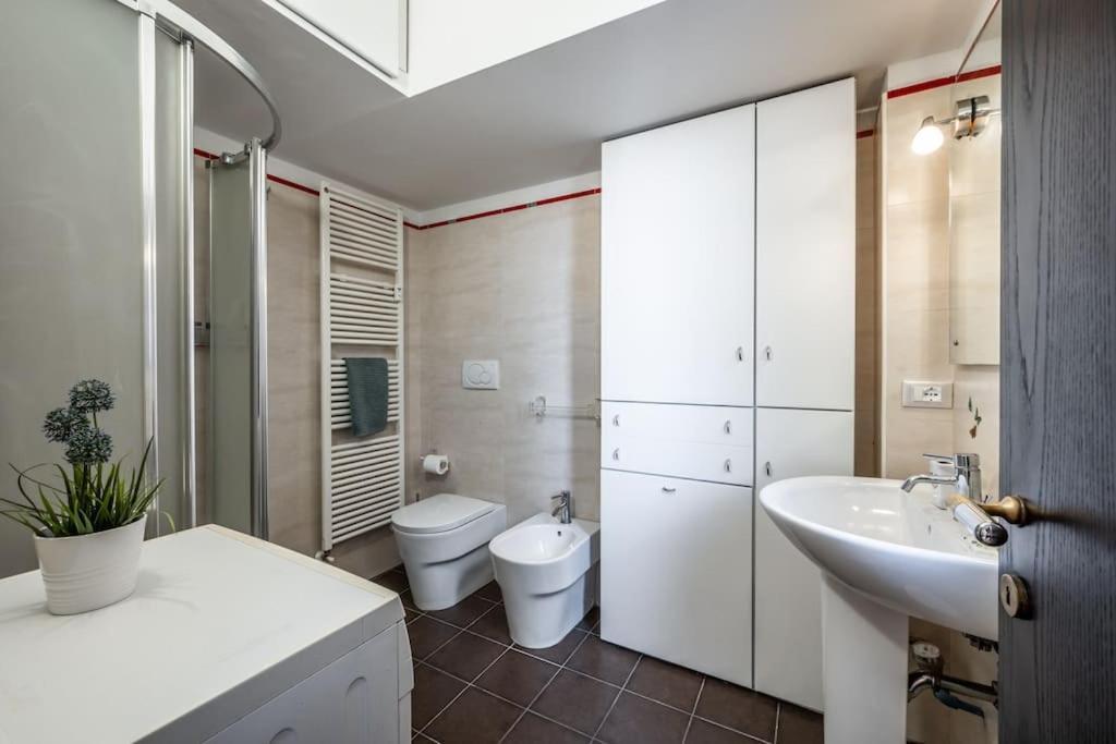Апартаменты Sotto Le Due Torri 5* Болонья Экстерьер фото