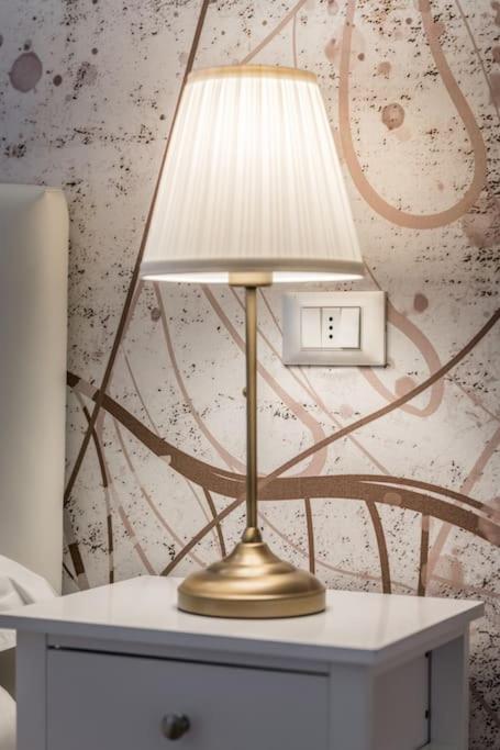 Апартаменты Sotto Le Due Torri 5* Болонья Экстерьер фото