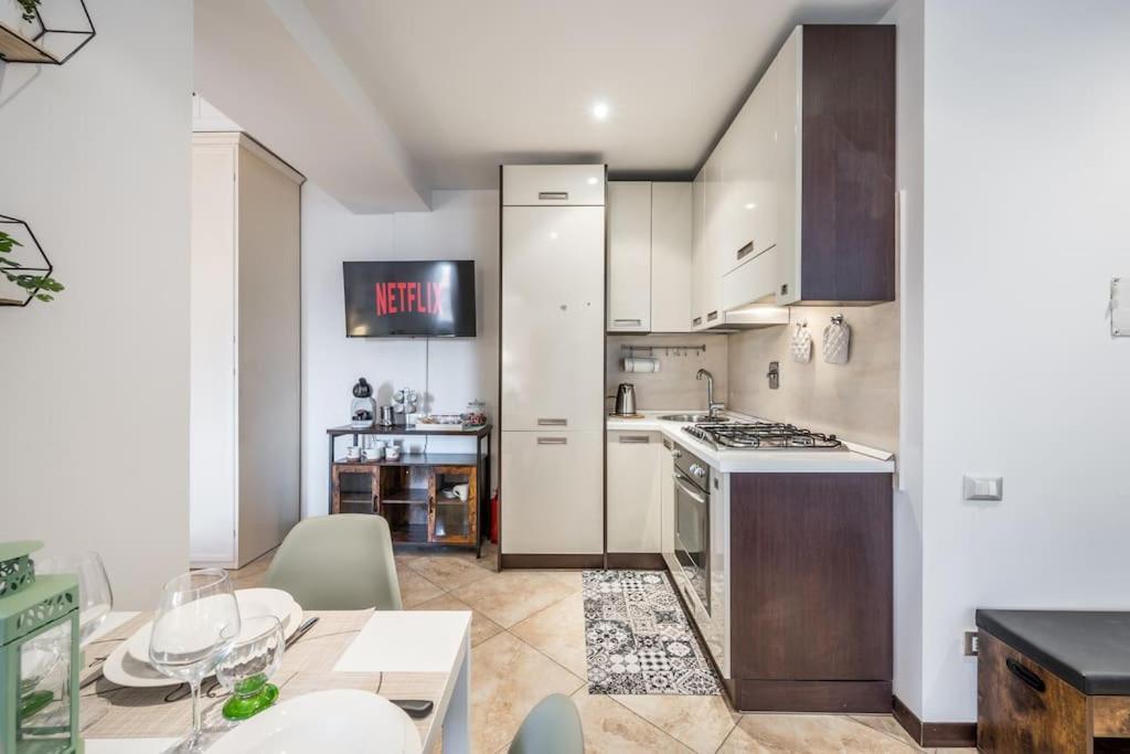 Апартаменты Sotto Le Due Torri 5* Болонья Экстерьер фото