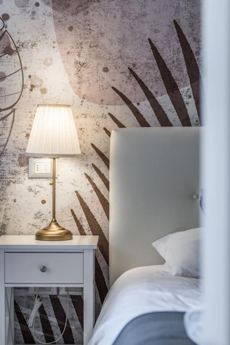 Апартаменты Sotto Le Due Torri 5* Болонья Экстерьер фото