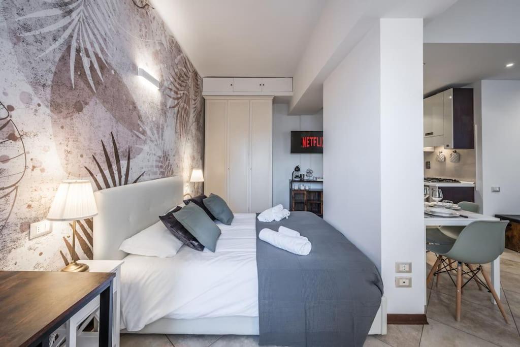 Апартаменты Sotto Le Due Torri 5* Болонья Экстерьер фото