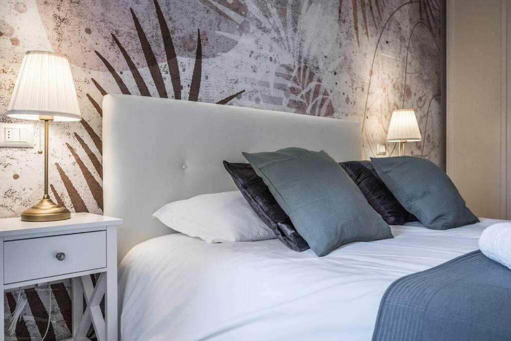 Апартаменты Sotto Le Due Torri 5* Болонья Экстерьер фото
