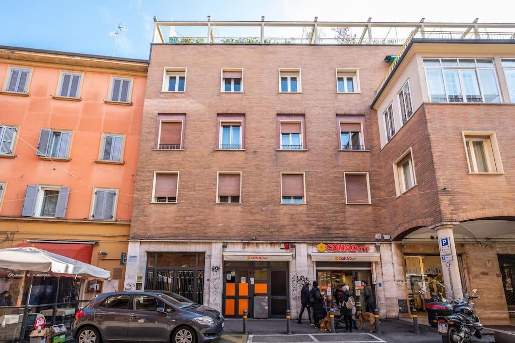 Апартаменты Sotto Le Due Torri 5* Болонья Экстерьер фото